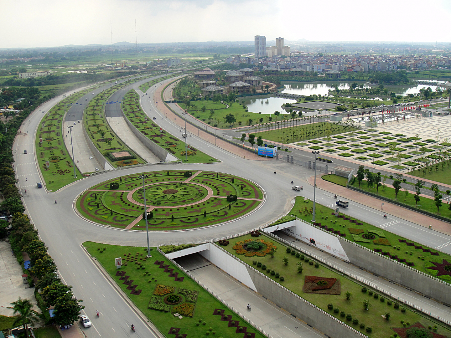 Đầu tư xây dựng mở rộng và hoàn thiện đường Láng Hoà Lạc