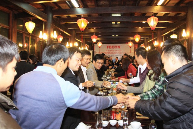 Tiệc liên hoan chúc mừng